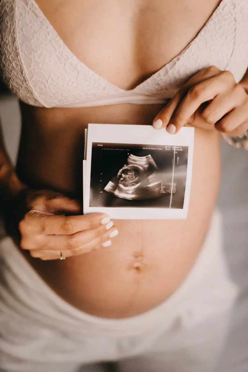 Primeira consulta pré-natal: o que esperar, exames e perguntas a fazer