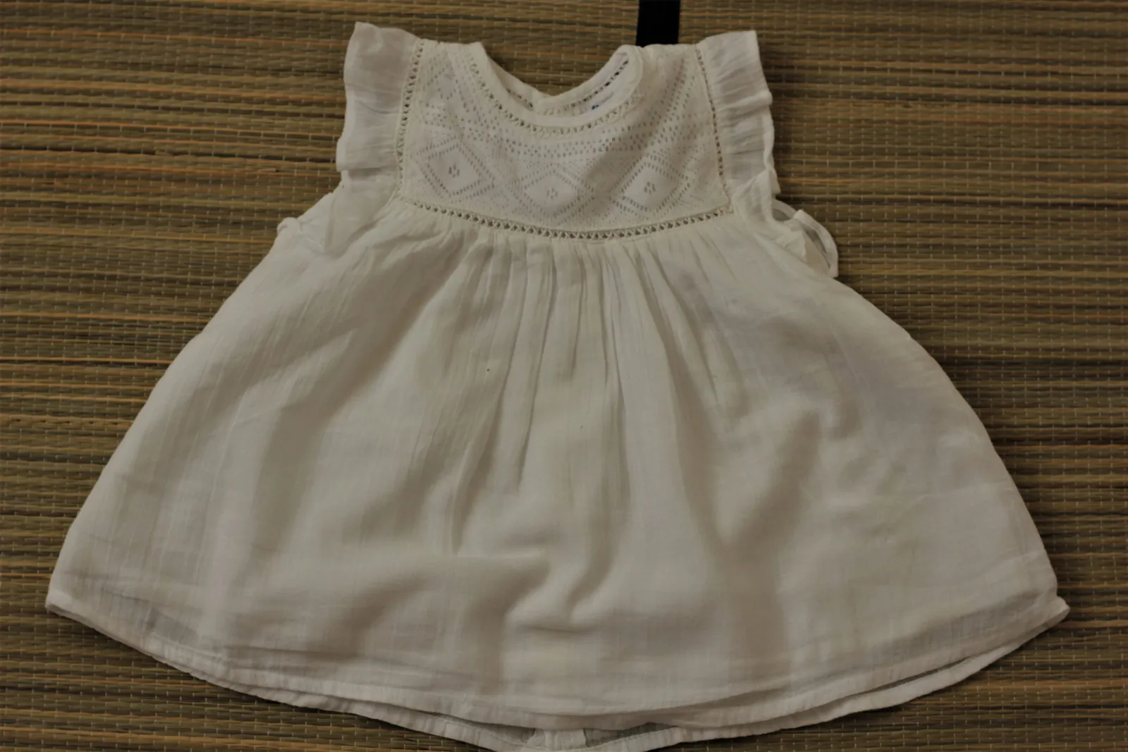 Vestido de bebé com body integrado