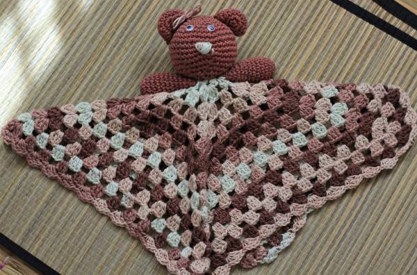 Amigurumi — boneco em crochê feito à mão