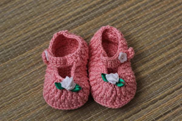 Sapatinhos de bebé em crochê