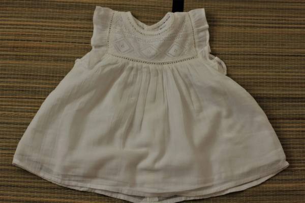 Vestido de bebé com body integrado